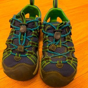 Toddler shoes, size 11!